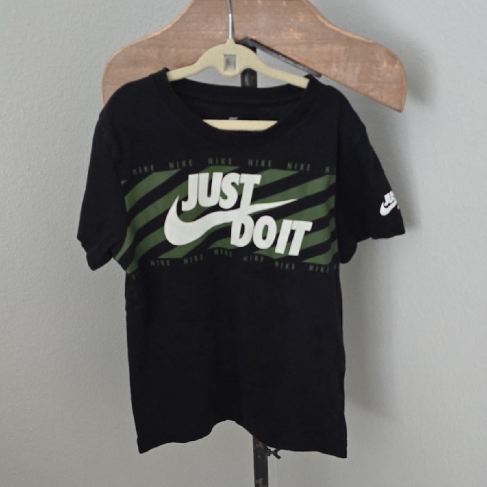 Nike Kids "Just Do It" Black & Olive Graphic Tee Boys Size 7